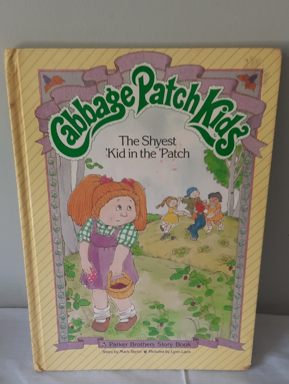 Cabbage Patch Kids "The Shyest 'Kid In The Patch" Hardback 1984 Mark Taylor